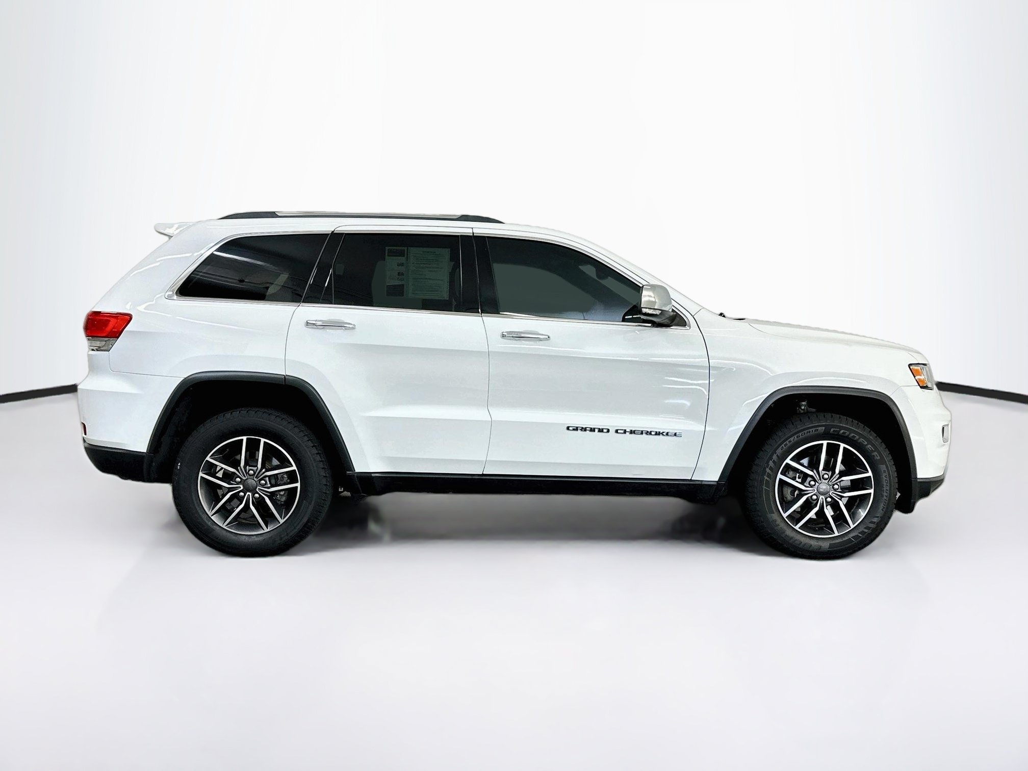 Used 2019 Jeep Grand Cherokee Limited AWD/4WD image 10