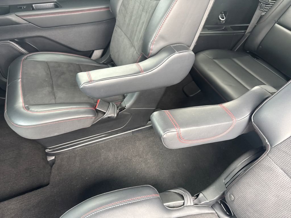 Used 2025 Ford Explorer ST image 19