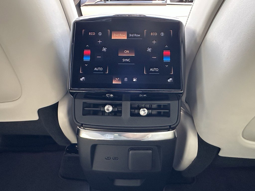 New 2026 Cadillac Vistiq Sport image 8