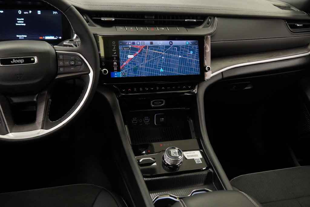 New 2026 Jeep Grand Cherokee Altitude AWD/4WD image 21