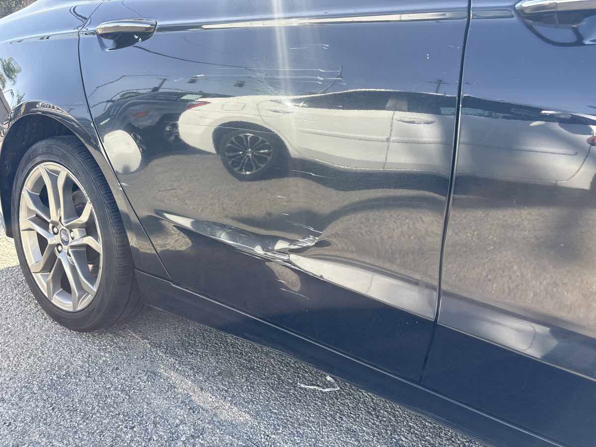 Used 2019 Ford Fusion SEL FWD image 3