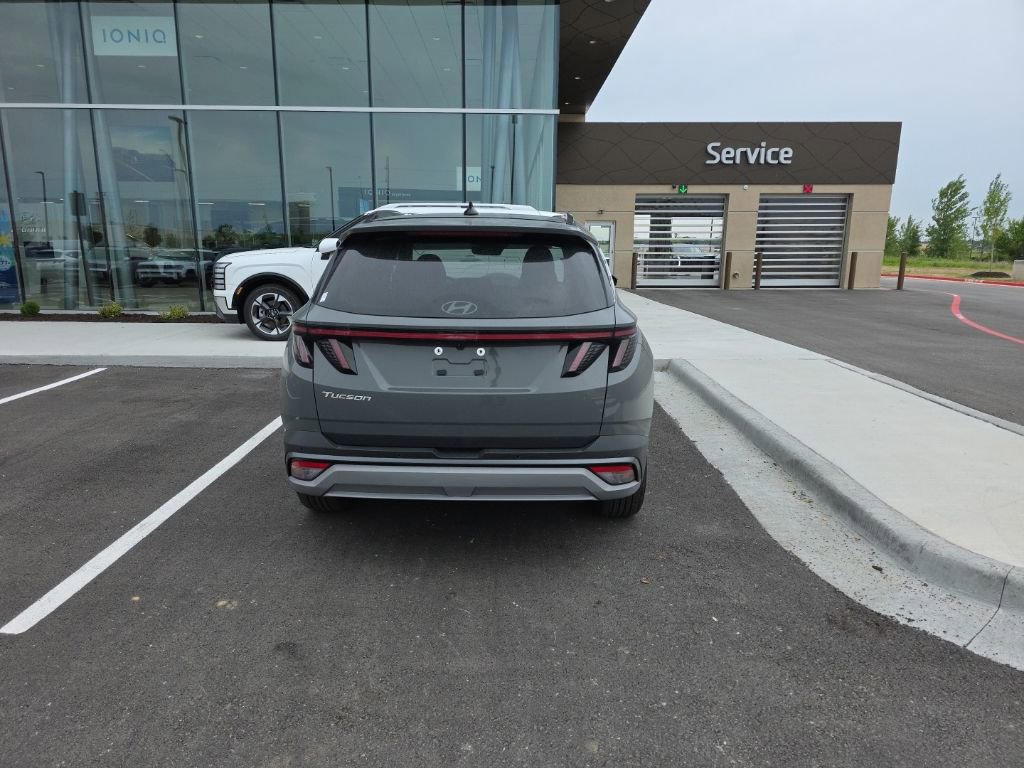 Used 2025 Hyundai Tucson Limited FWD image 6