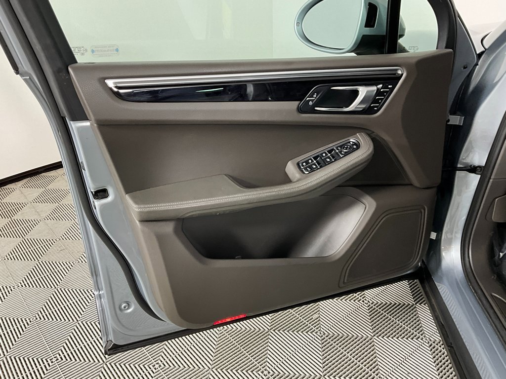 Used 2020 Porsche Macan image 18