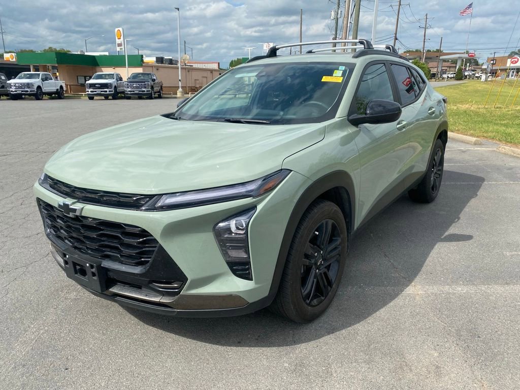 Used 2024 Chevrolet Trax ACTIV w/ Sunroof Package image 3
