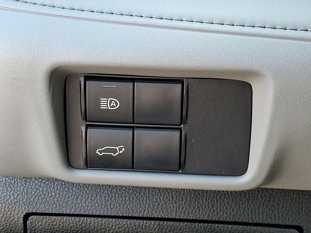 Used 2020 Toyota Highlander XLE image 26