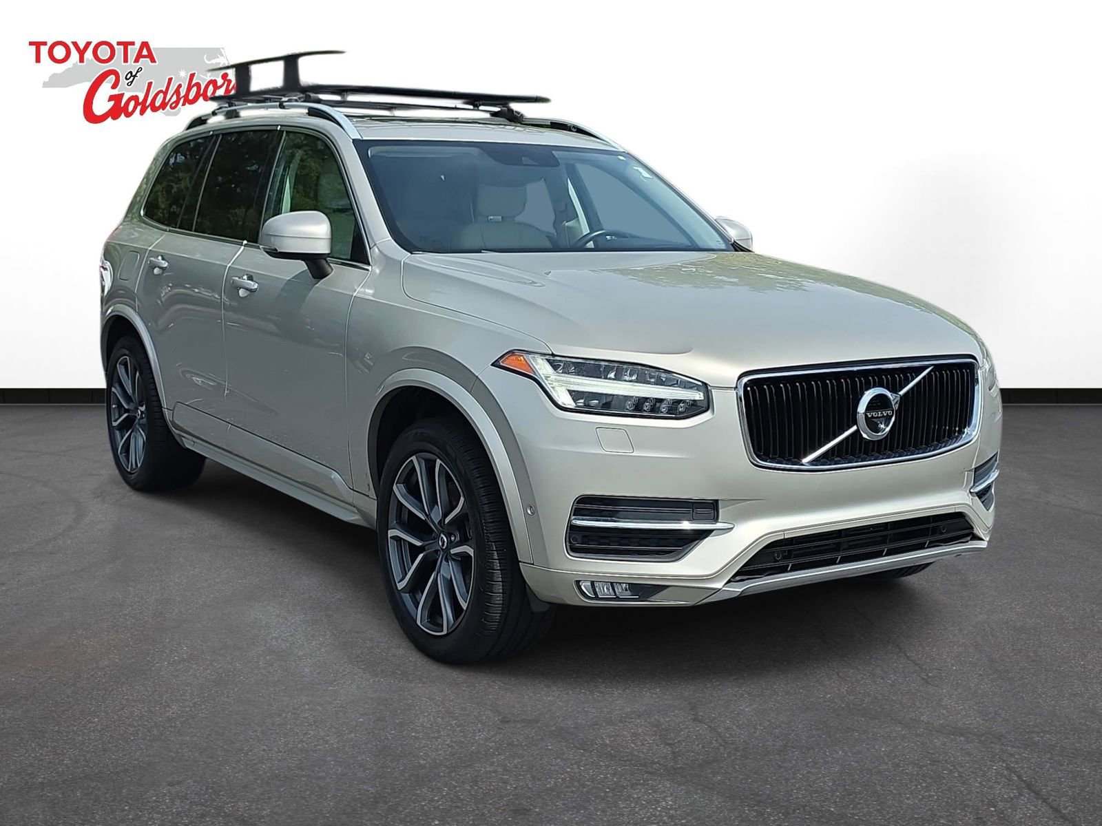 Used 2018 Volvo XC90 T6 Momentum w/ Convenience Package AWD/4WD image 3