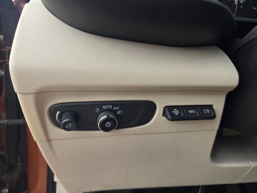 Used 2021 Buick Envision Essence w/ Technology Package I image 31