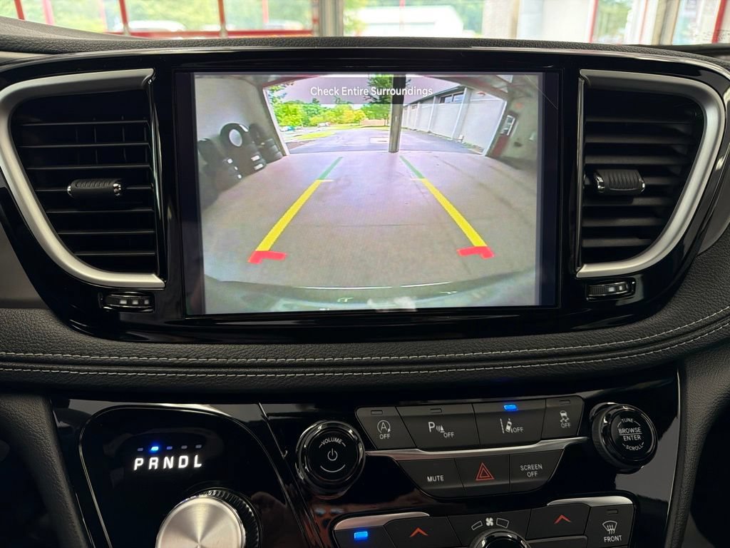 New 2027 Chrysler Pacifica Select FWD image 16
