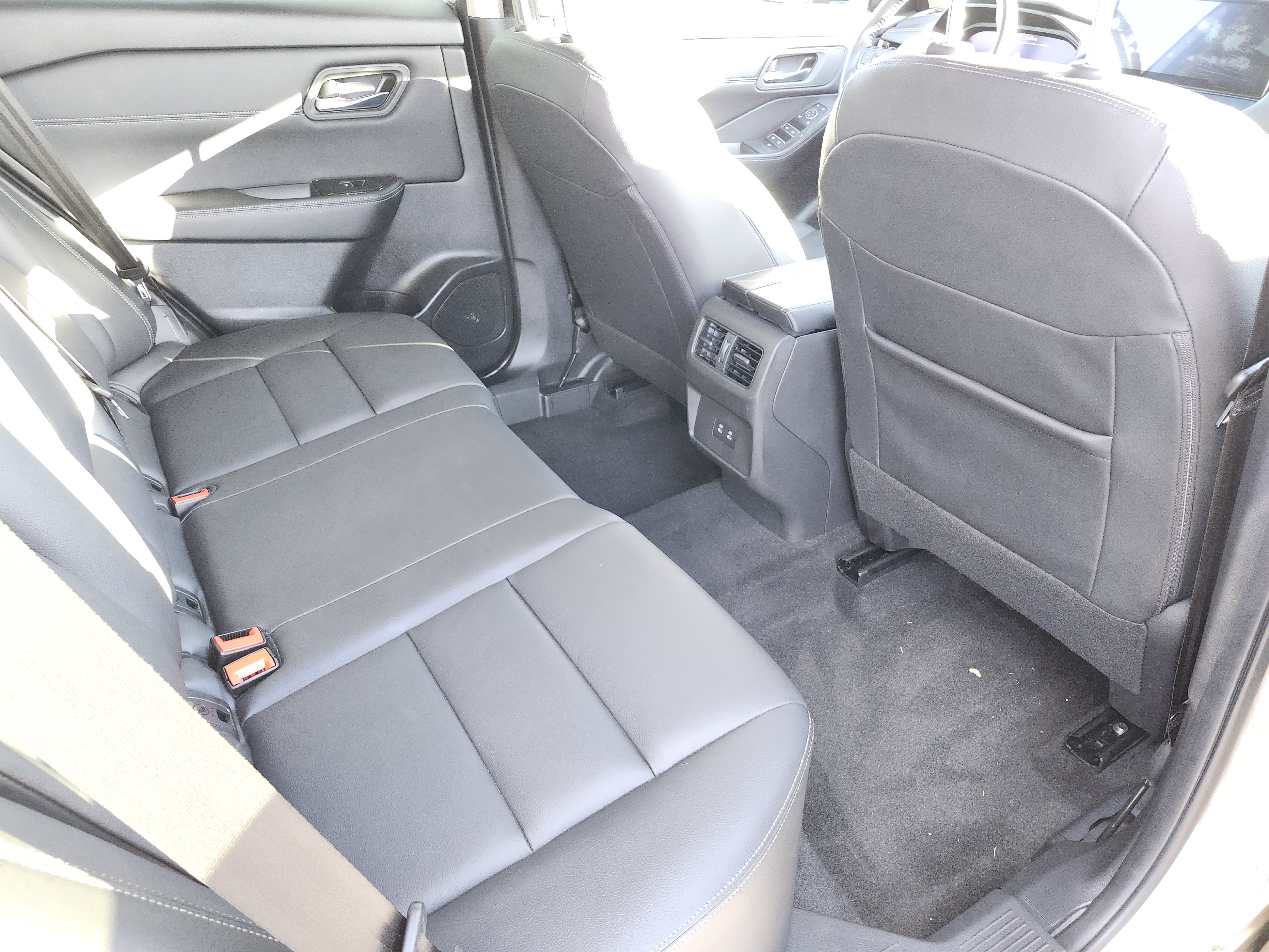 Used 2024 Nissan Rogue SL AWD/4WD image 15