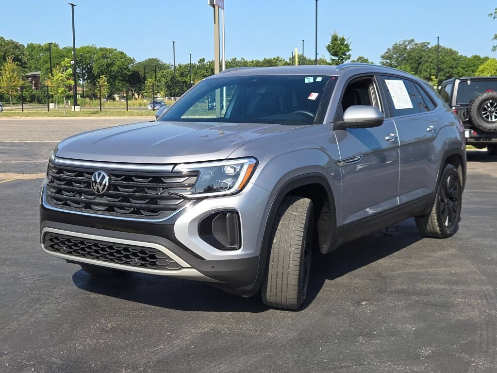 Used 2024 Volkswagen Atlas Cross Sport SE w/ Panoramic Sunroof Package AWD/4WD image 4