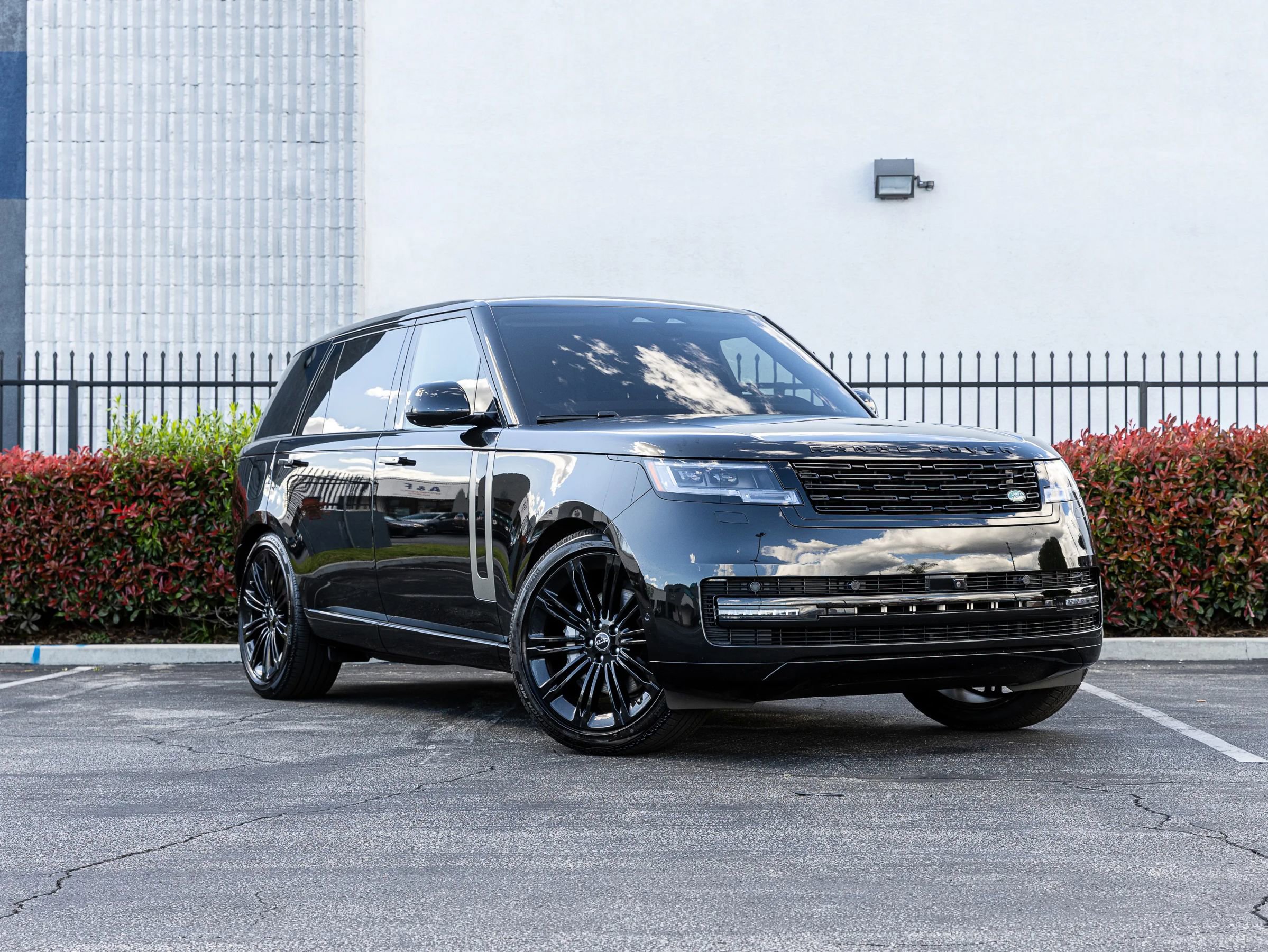 Used 2025 Land Rover Range Rover Long Wheelbase SE image 12