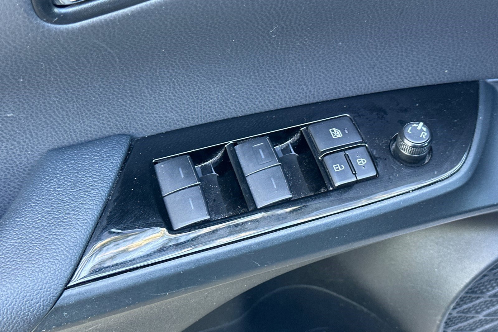 Used 2020 Toyota Prius XLE image 13