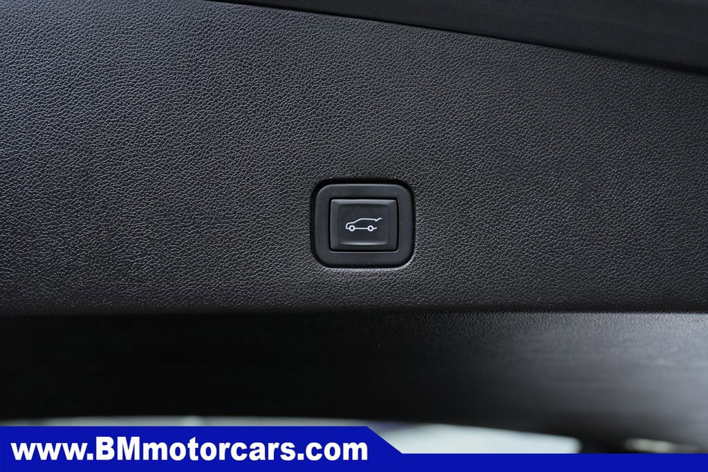 Used 2022 Cadillac XT6 Premium Luxury image 16