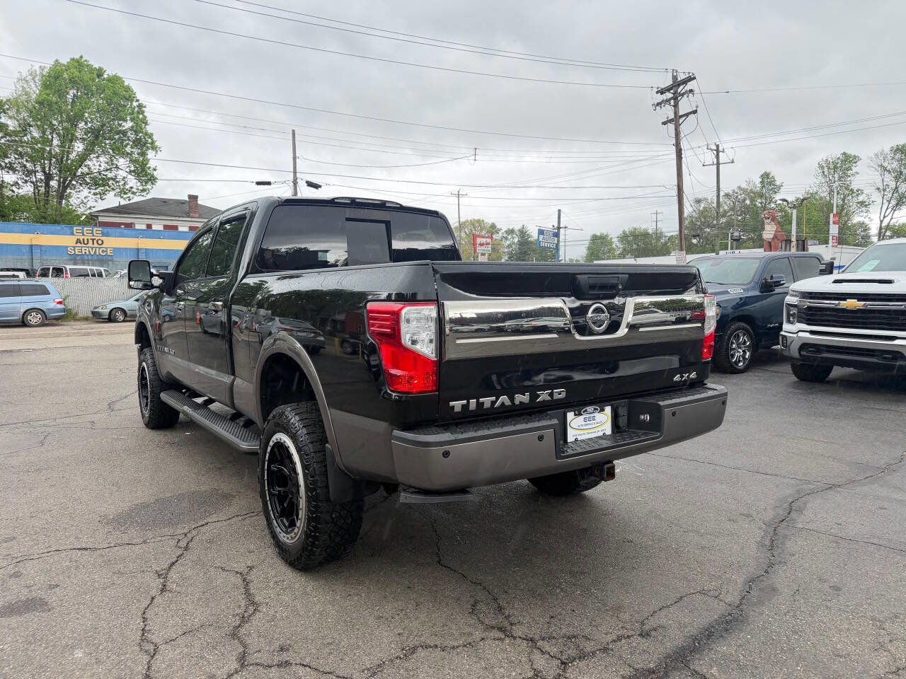 Used 2018 Nissan Titan Platinum Reserve w/ Platinum Utility Package AWD/4WD image 6