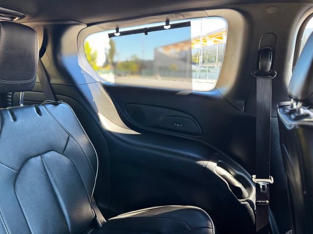 Used 2018 Chrysler Pacifica Limited w/ Advanced Safetytec Group FWD image 46