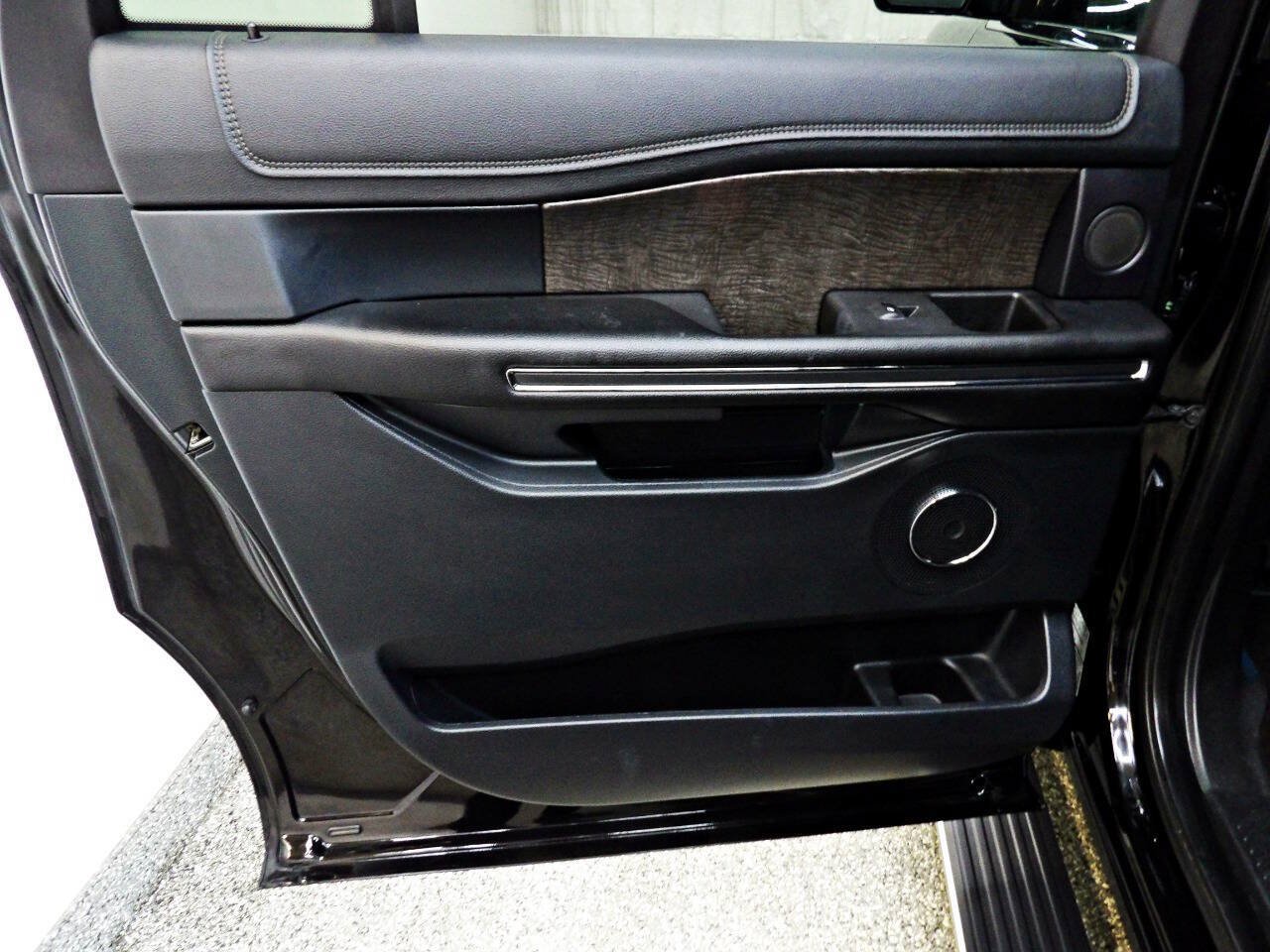 Used 2020 Ford Expedition Max Limited AWD/4WD image 8