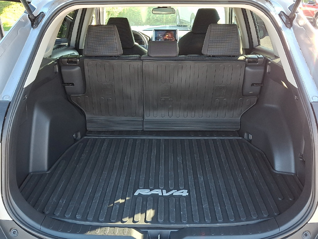 Used 2025 Toyota RAV4 LE AWD/4WD image 29
