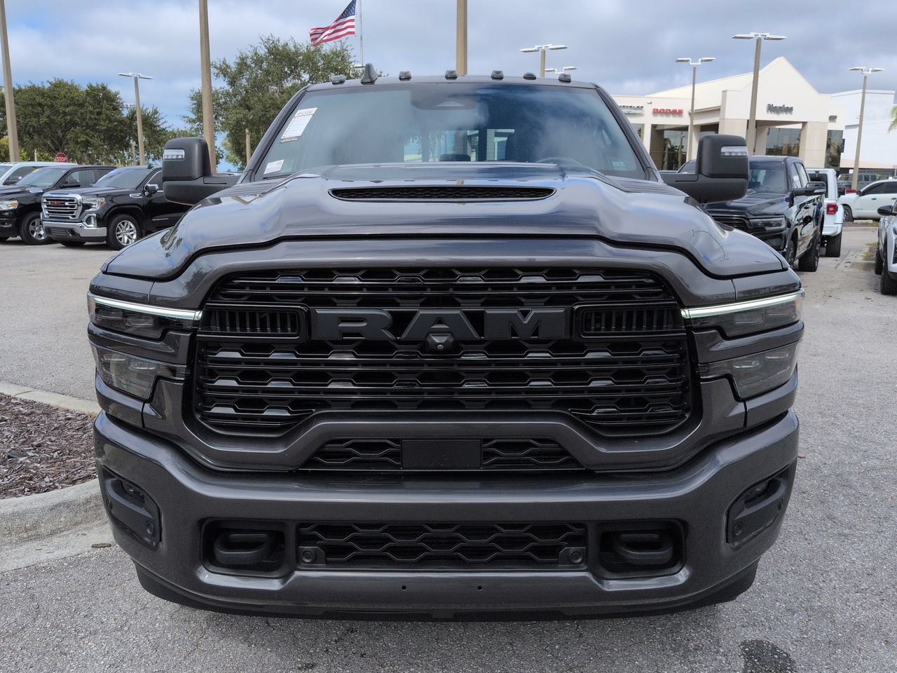 Used 2025 RAM 2500 Limited AWD/4WD image 3