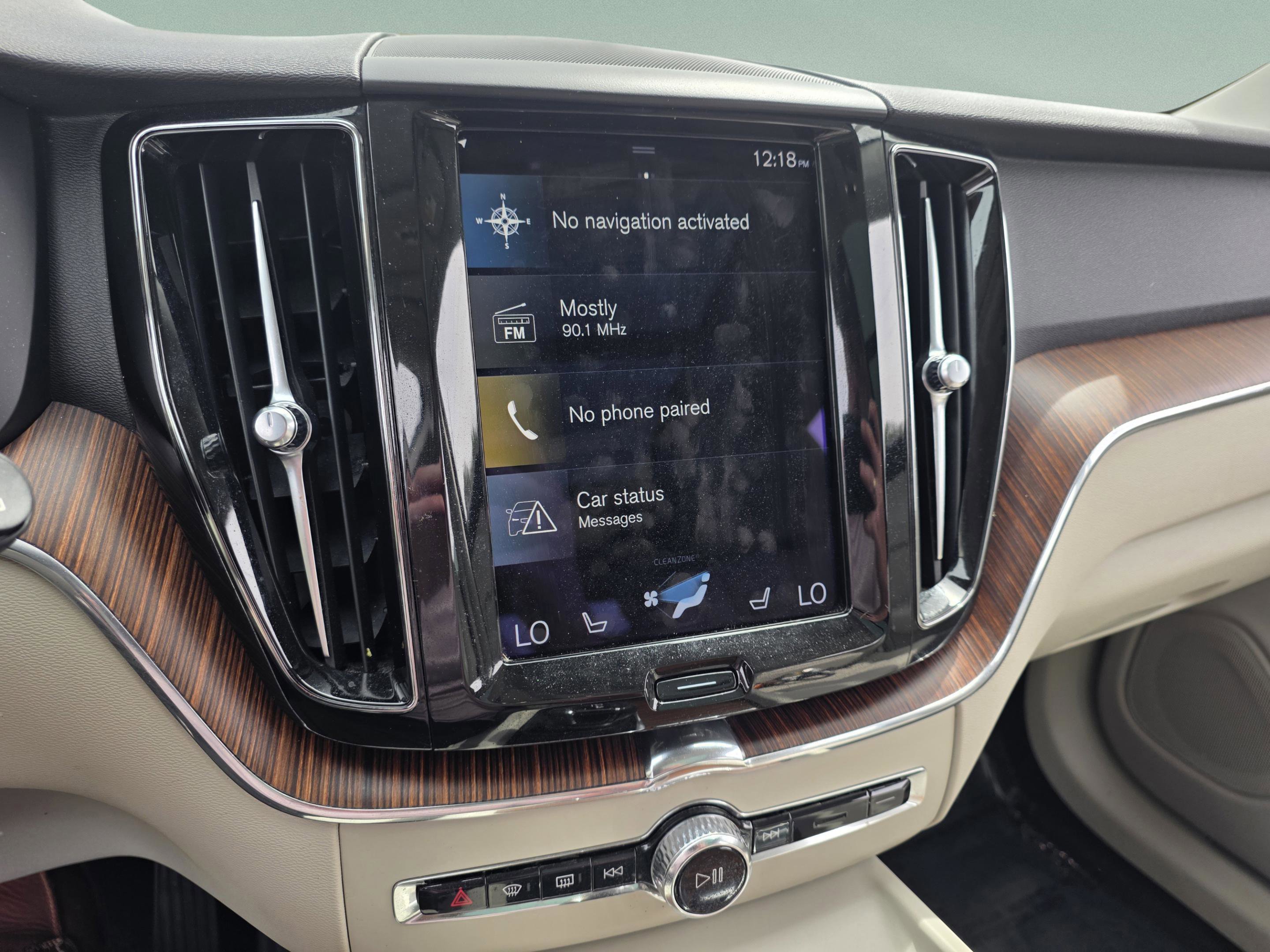 Used 2021 Volvo XC60 T5 Momentum w/ Climate Package image 19