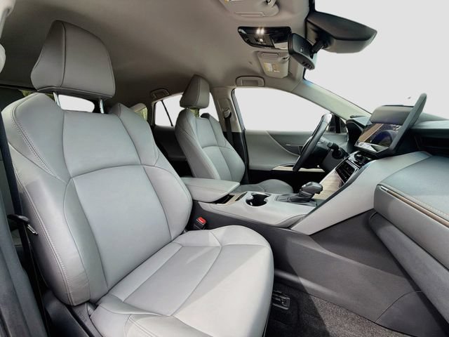 Used 2024 Toyota Venza XLE AWD/4WD image 15