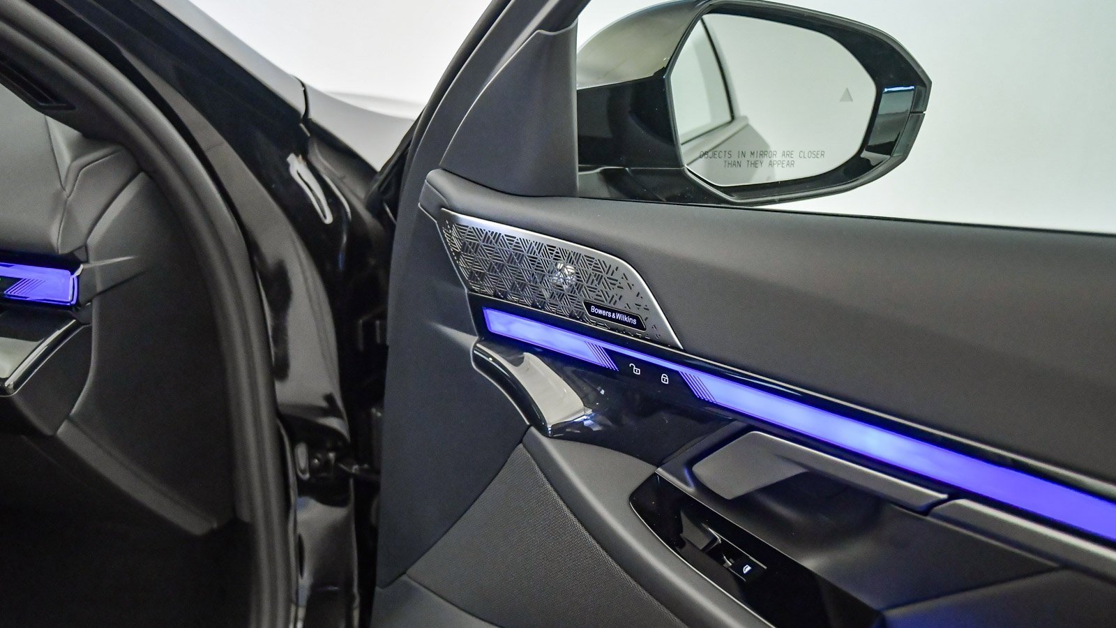 New 2026 BMW 550e xDrive w/ Executive Package image 18