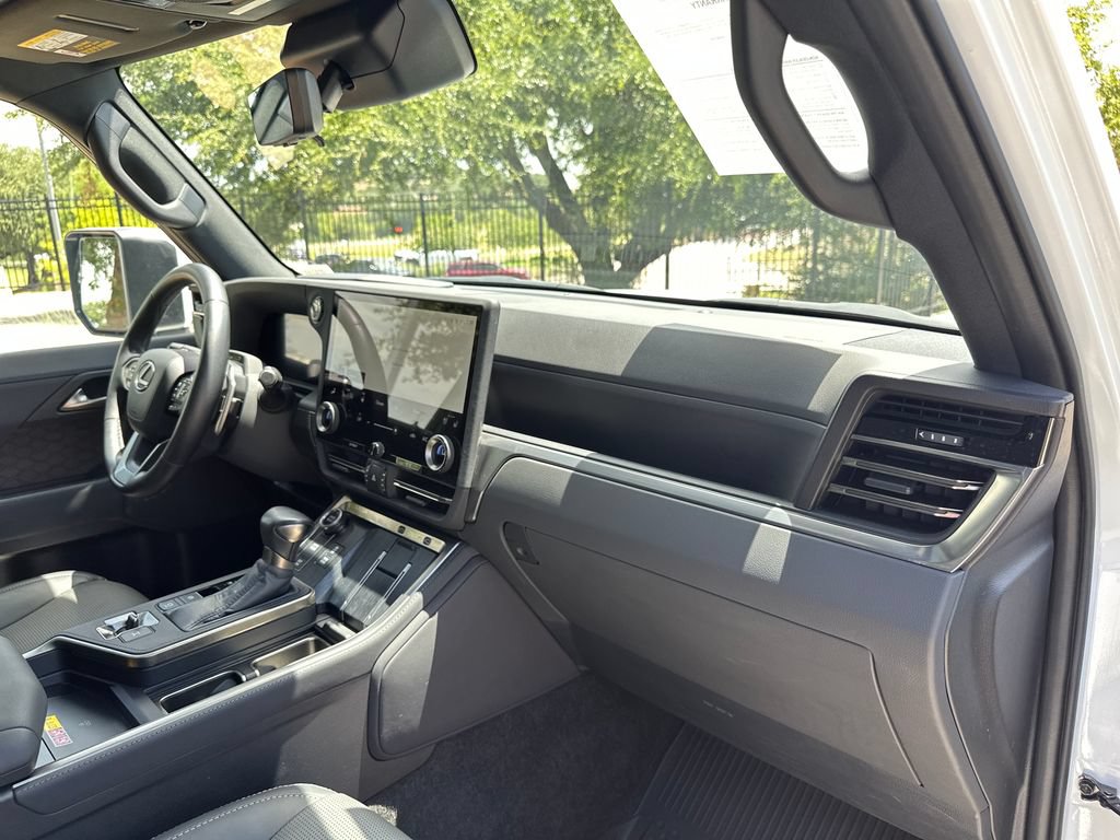 Used 2024 Lexus GX 550 w/ Accessory Package (2T) AWD/4WD image 40