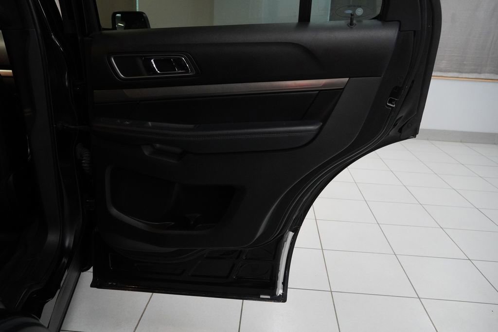 Used 2018 Ford Explorer XLT w/ Equipment Group 202A image 19