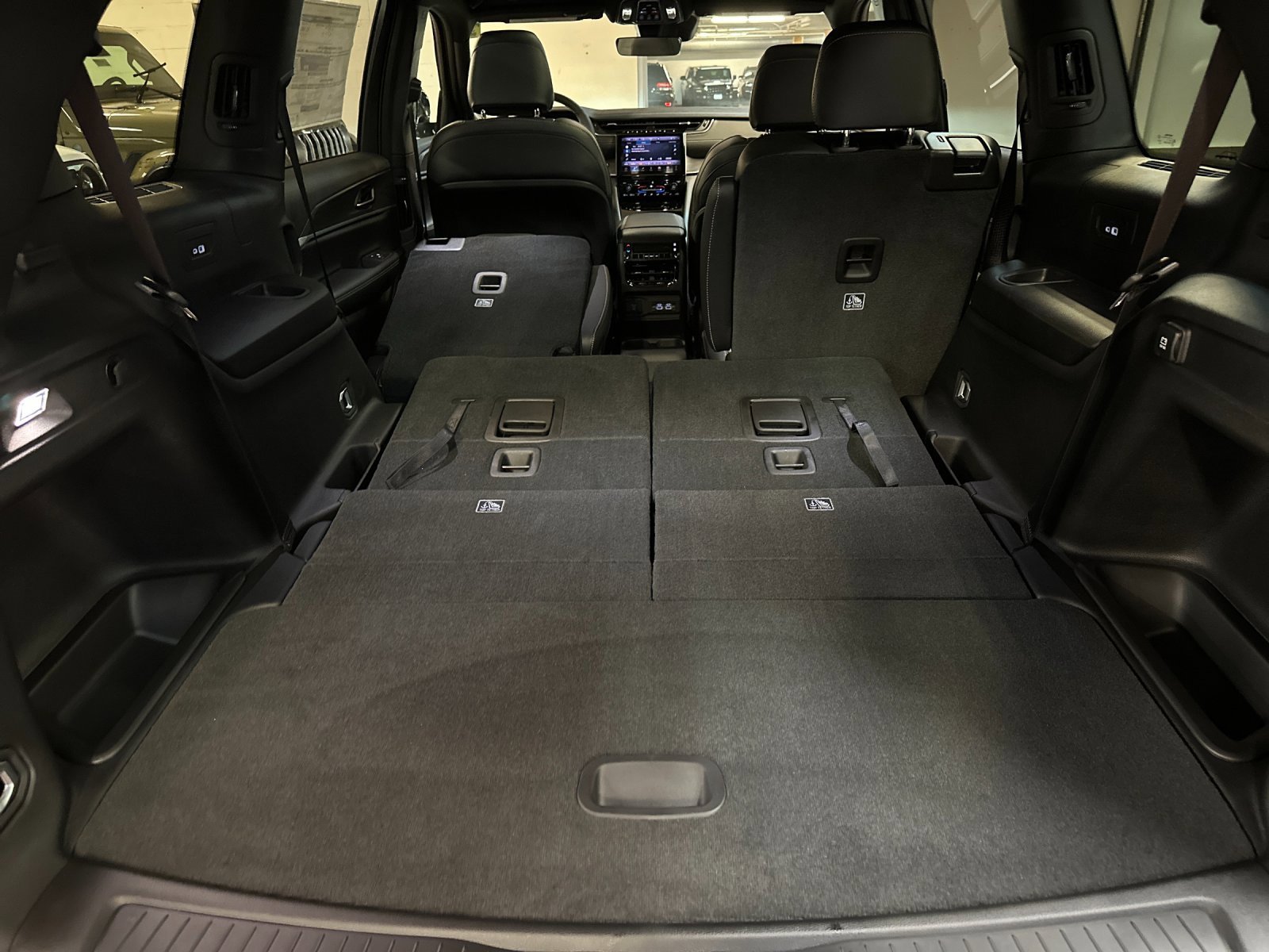 New 2025 Jeep Grand Cherokee L Limited w/ Black Appearance Package image 15