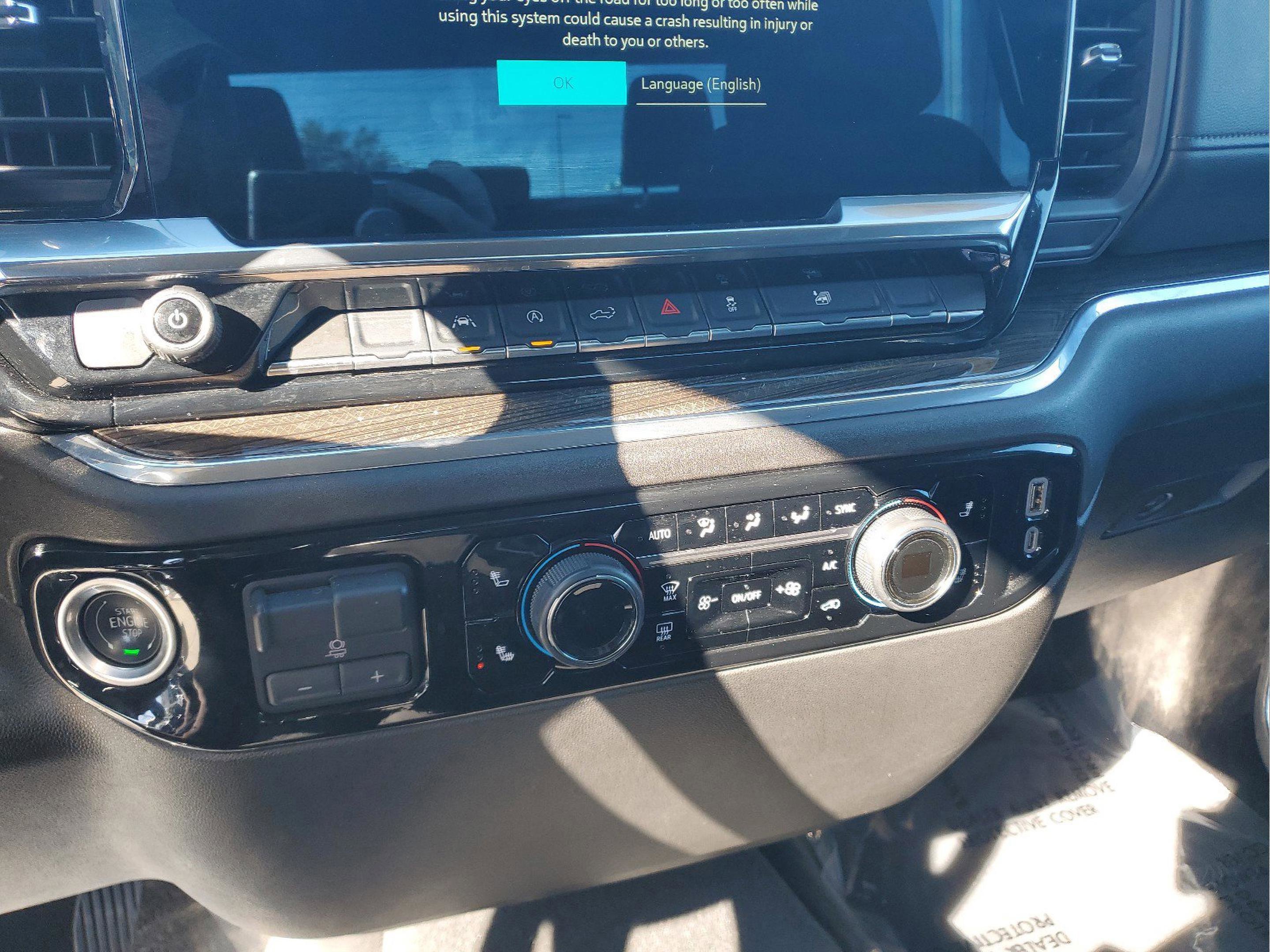 Used 2025 Chevrolet Silverado 1500 LT AWD/4WD image 19