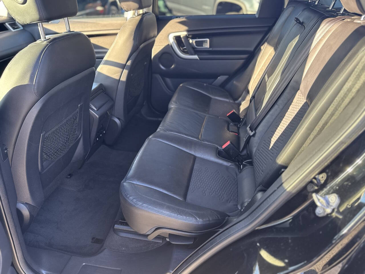 Used 2018 Land Rover Discovery Sport SE AWD/4WD image 15