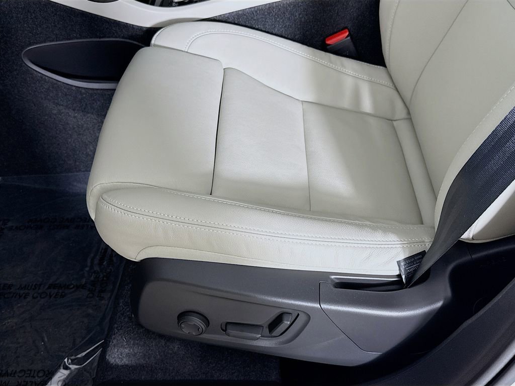New 2026 Volvo XC40 B5 Plus w/ Climate Package image 20