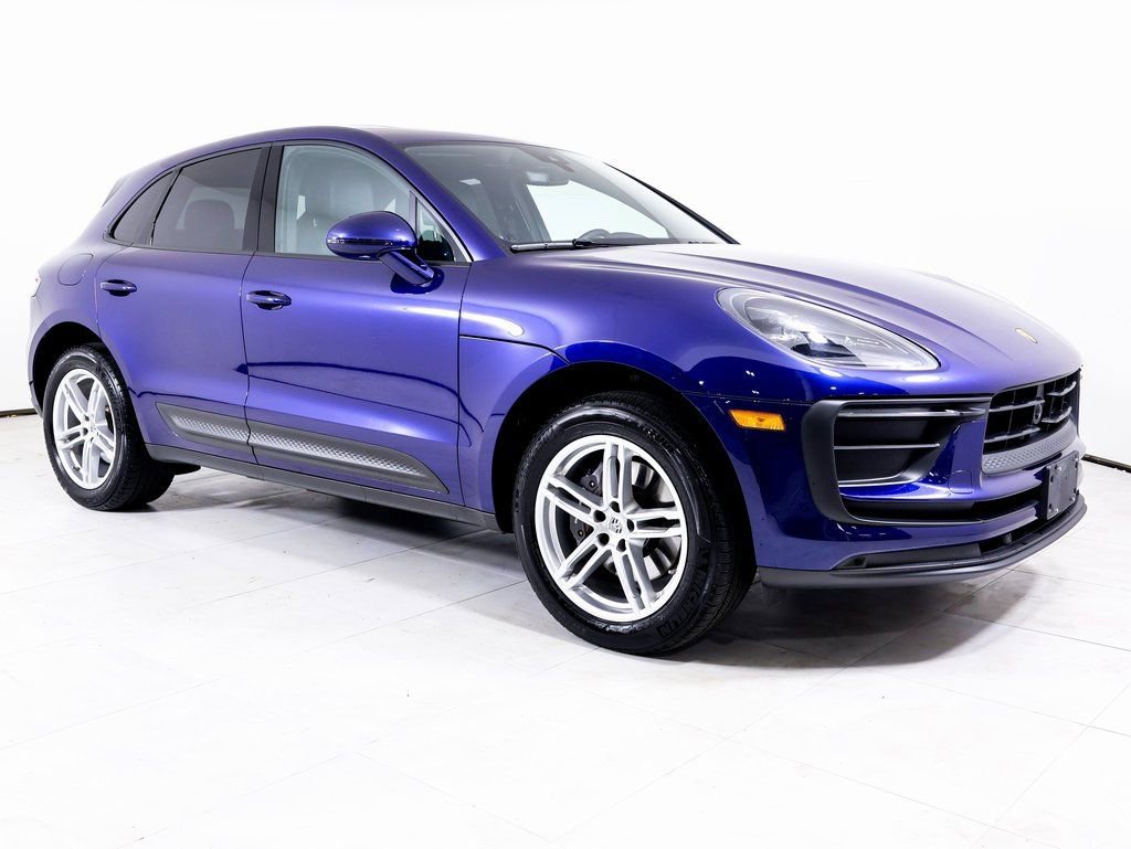 Used 2025 Porsche Macan image 25