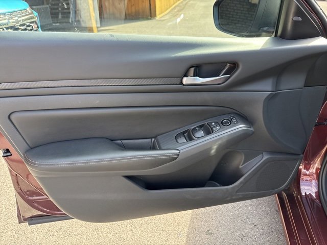 Used 2024 Nissan Altima 2.5 SV image 18