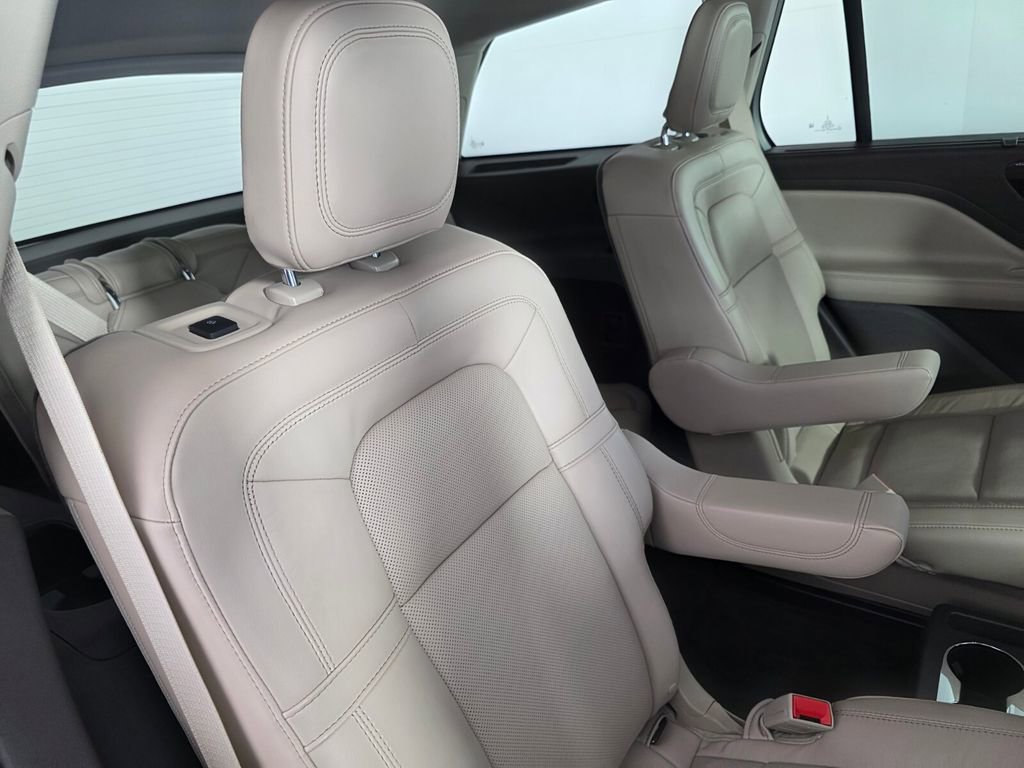 Used 2024 Lincoln Aviator Reserve w/ Equipment Group 201A image 30