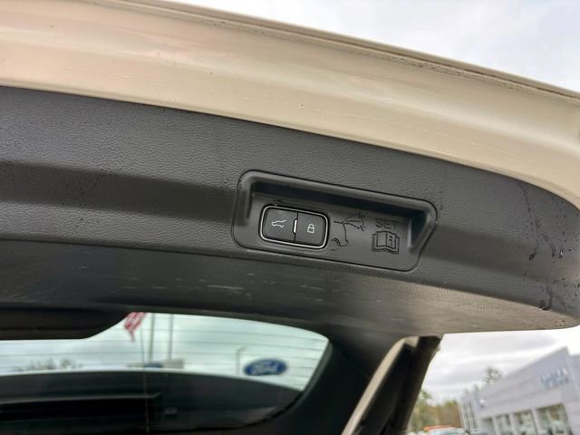 Used 2020 Ford Explorer XLT w/ Equipment Group 202A AWD/4WD image 17