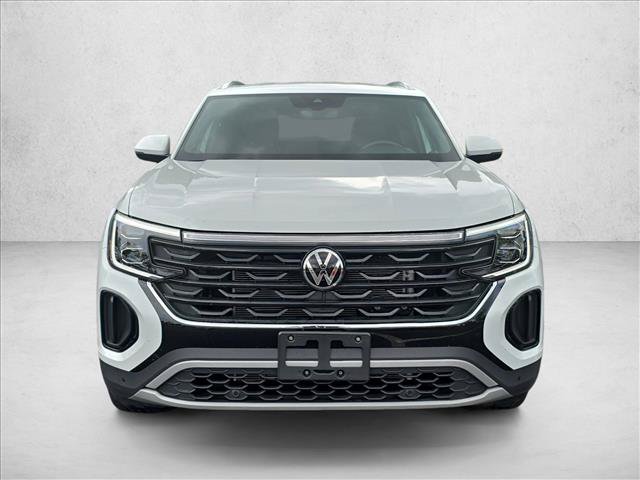 Used 2025 Volkswagen Atlas Cross Sport SE AWD/4WD image 2