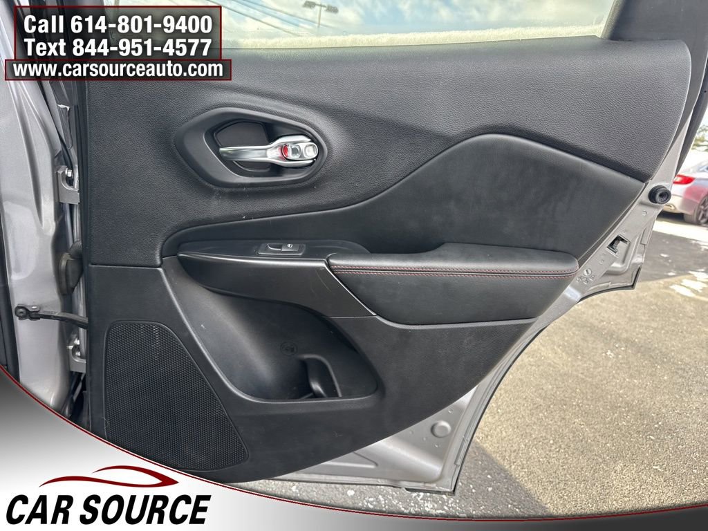 Used 2019 Jeep Cherokee Trailhawk image 37