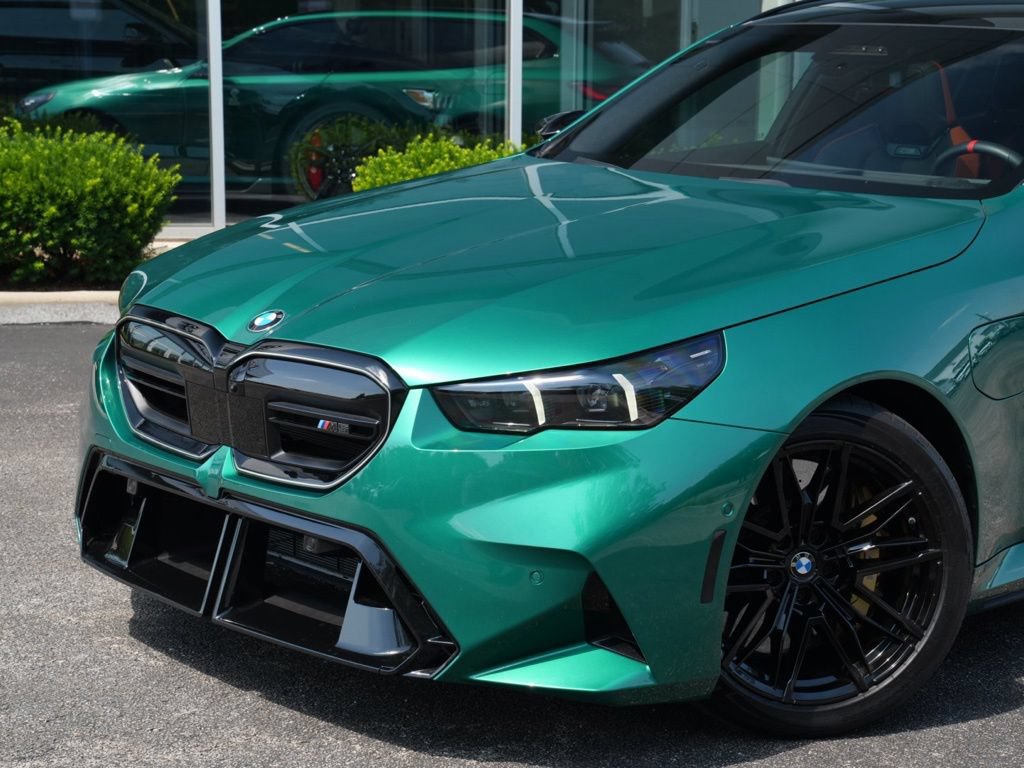 Used 2025 BMW M5 Touring AWD/4WD image 2