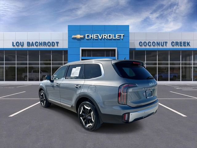 Used 2024 Kia Telluride EX w/ EX Captain's Chair Package image 6