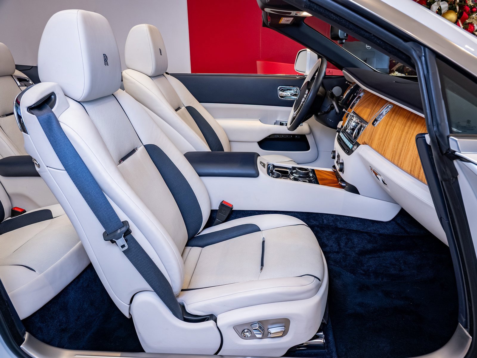 Used 2018 Rolls-Royce Dawn image 20