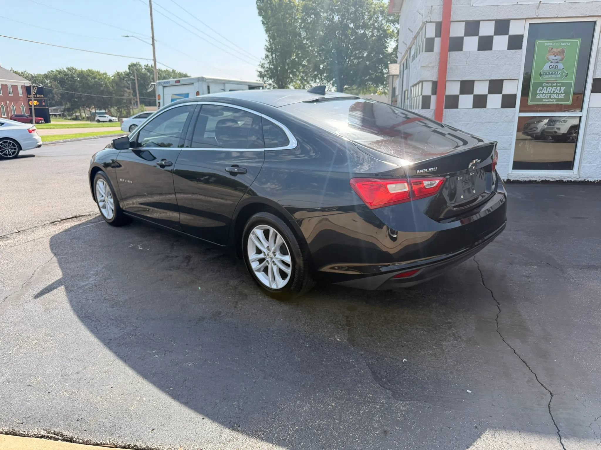 Used 2016 Chevrolet Malibu LT FWD image 3