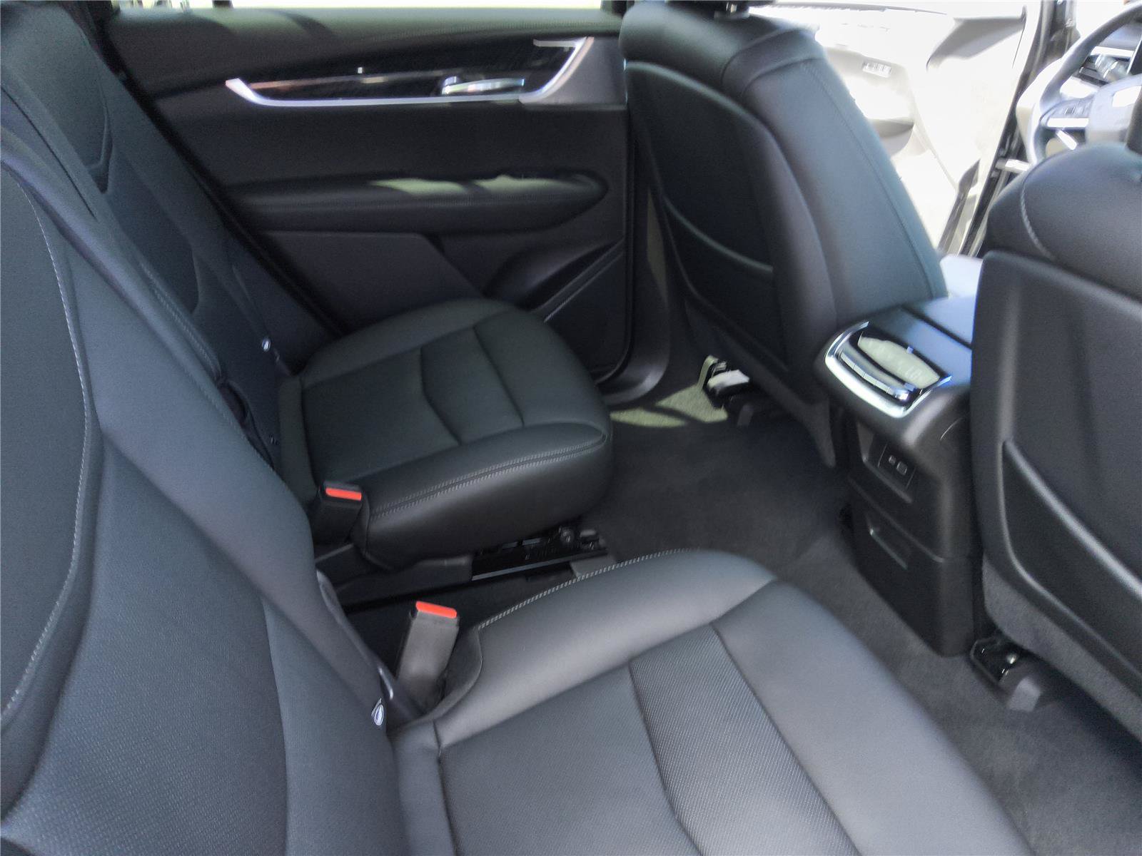 Used 2023 Cadillac XT6 Premium Luxury w/ Technology Package FWD image 26