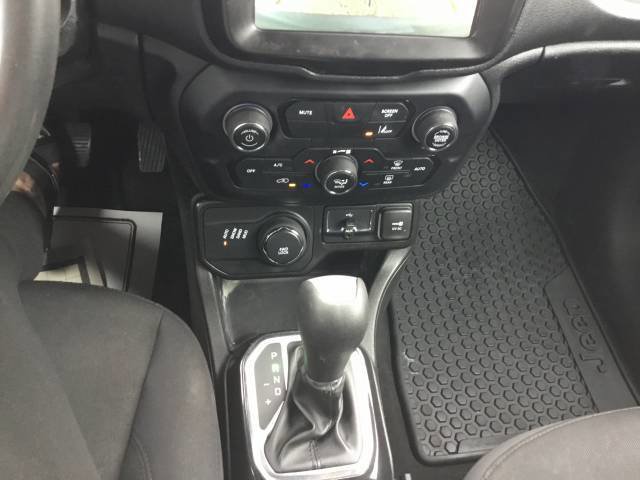 Used 2022 Jeep Renegade Altitude image 18