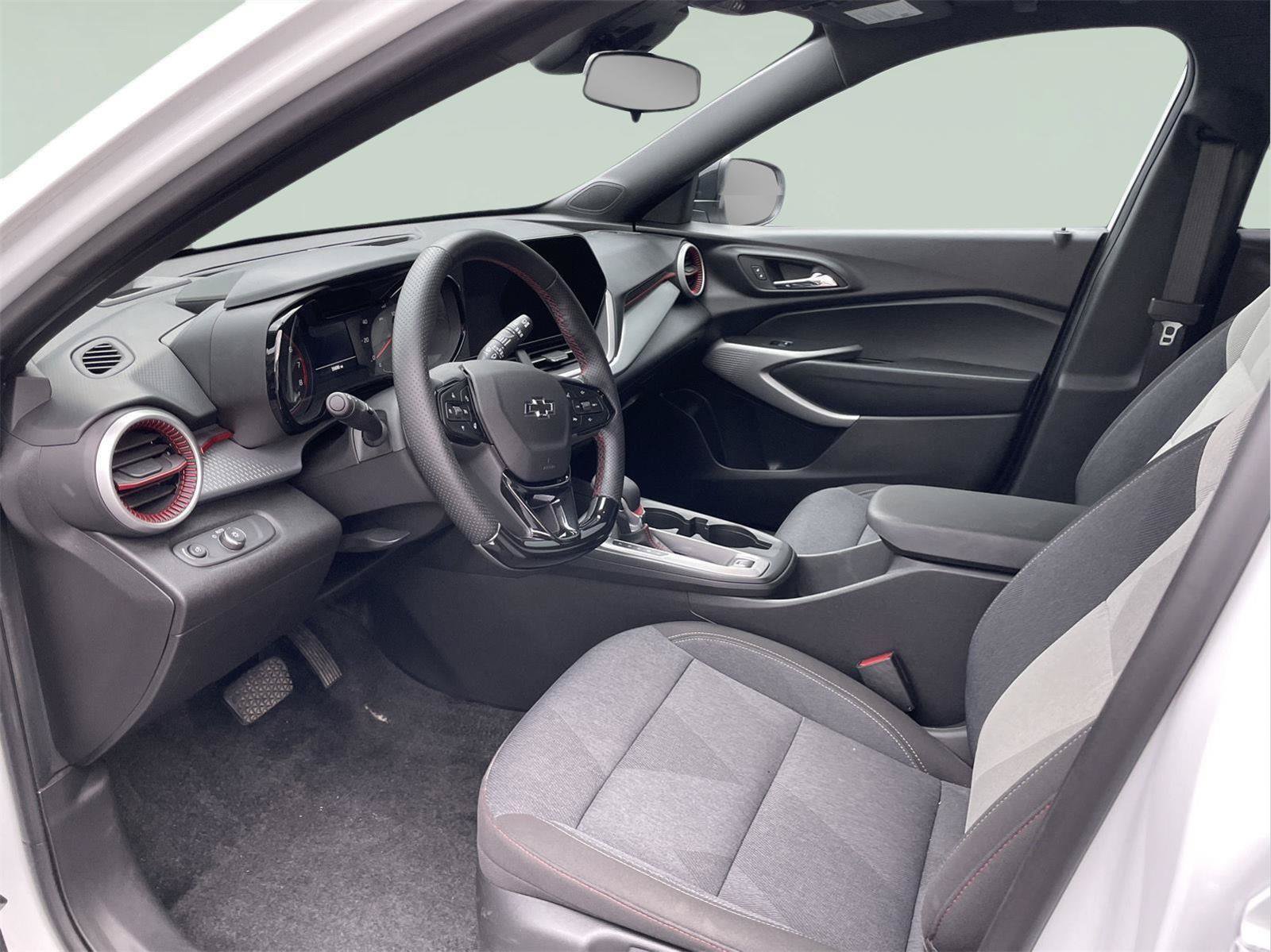 Used 2024 Chevrolet Trax RS w/ Driver Confidence Package FWD image 11