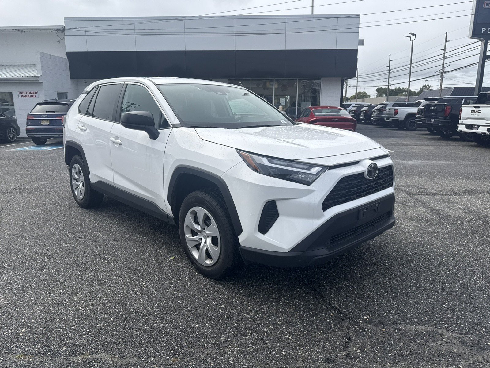 Used 2025 Toyota RAV4 LE AWD/4WD image 1