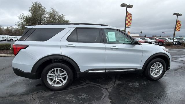 Used 2025 Ford Explorer Active image 3