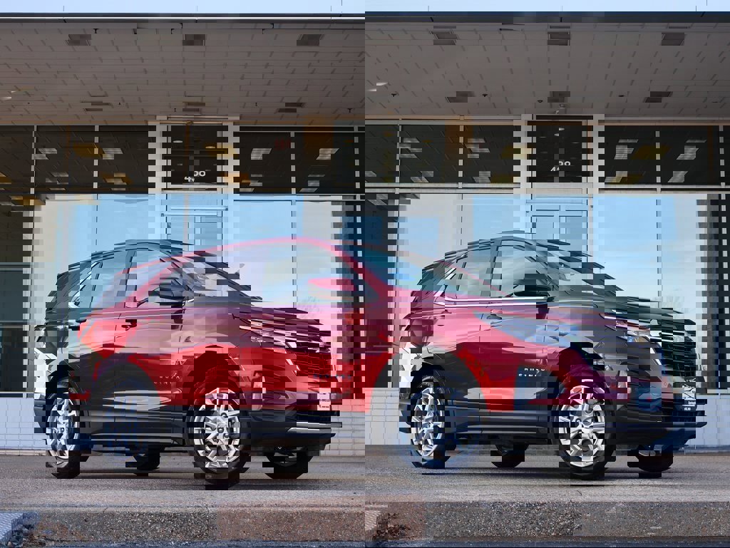 Used 2024 Chevrolet Equinox LT image 2