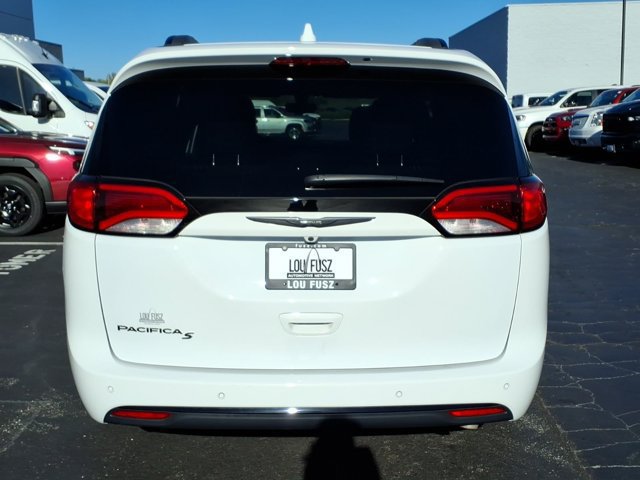 Used 2018 Chrysler Pacifica Touring Plus w/ S Appearance Package FWD image 30