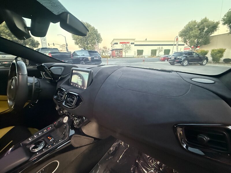 Used 2020 Aston Martin V8 Vantage Coupe RWD image 32