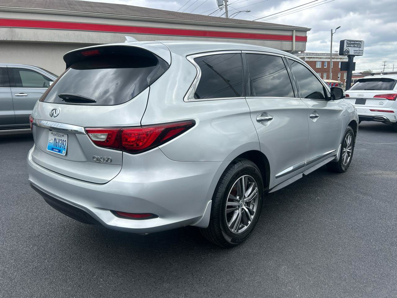 Used 2017 INFINITI QX60 Luxe AWD/4WD image 5